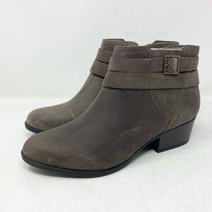 Clarks of England Adreena Show Block Heel Zip Ankle Boot Dark Taupe Size 8.5M